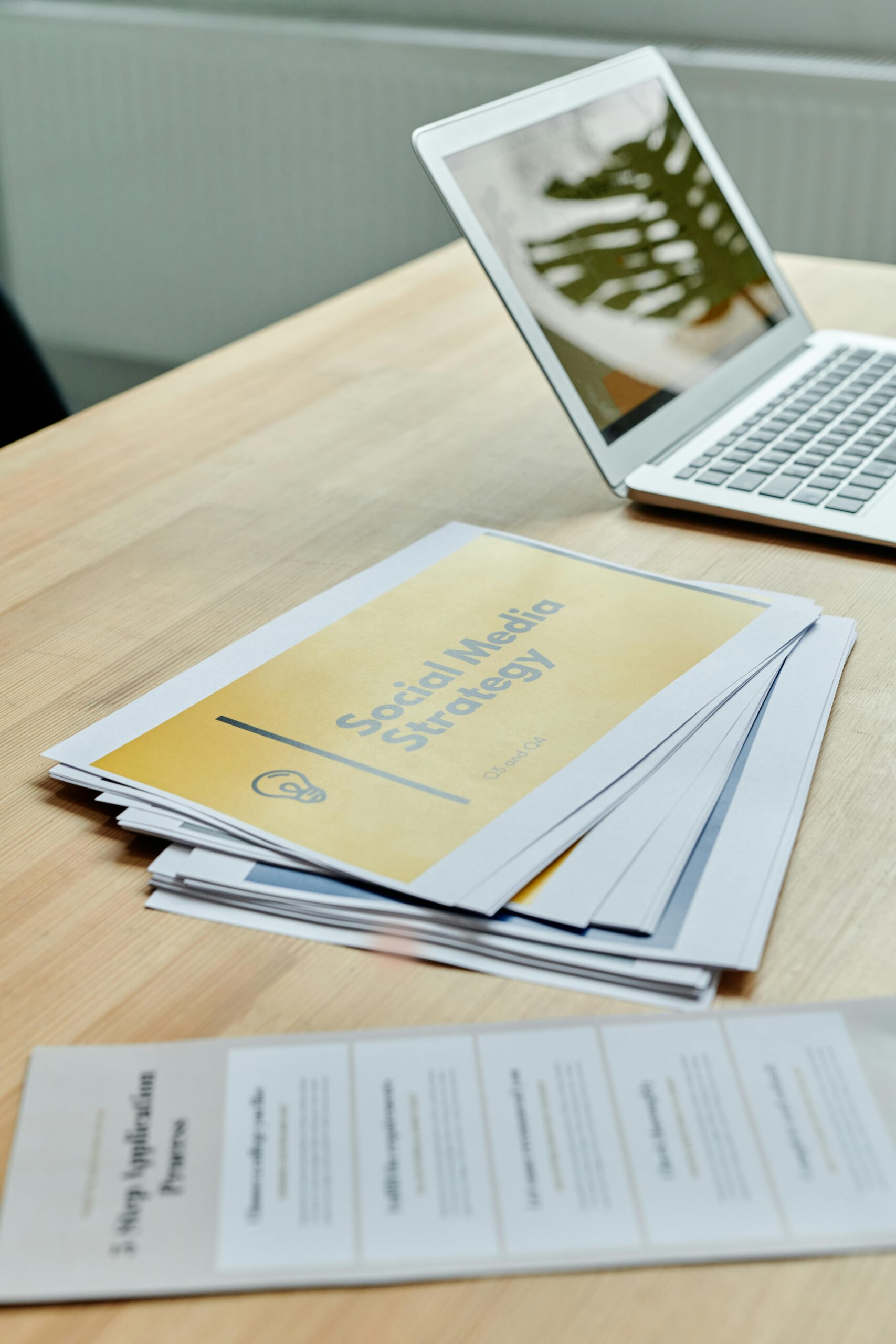 stratégies, l’expert communication, marketing, médias et tech
